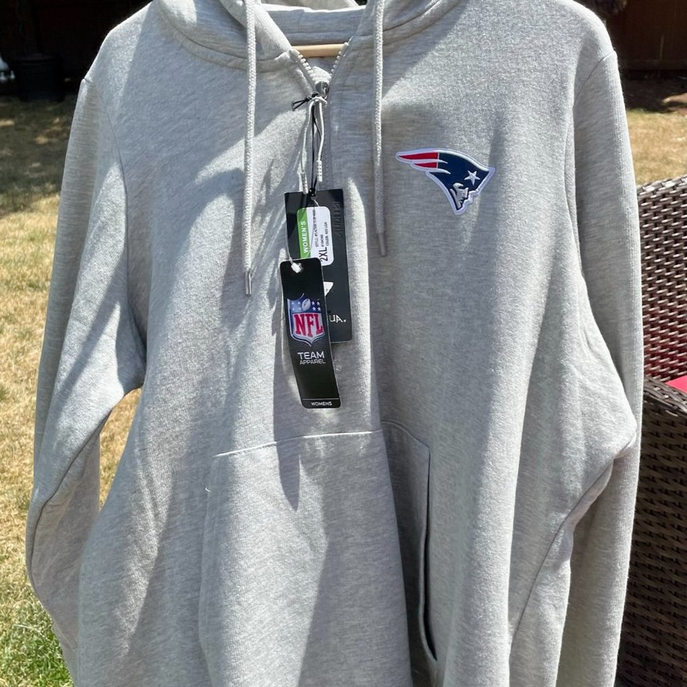 New England Patriot's Plus Size Zip Up Front Pocket Hooded Sweatshirt - Size XXL